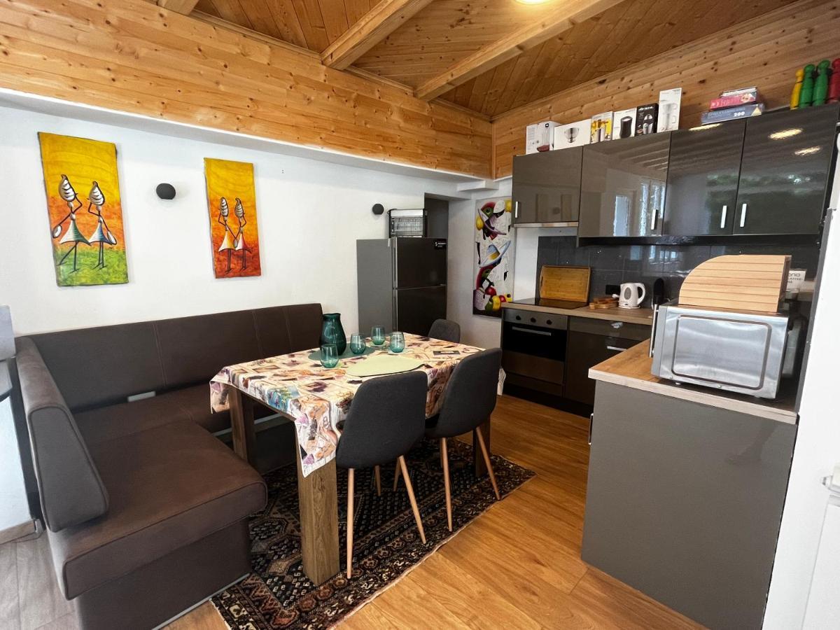 Beachfront Spina Apartament *