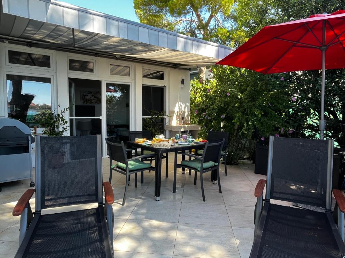 Beachfront Spina Apartment